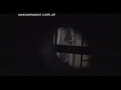 ❤️ Blondie dirakam video secara rahsia oleh intip kawasan kejiranan yang tersembunyi di sebalik batu bata kosong Lucah fb pada kami ☑